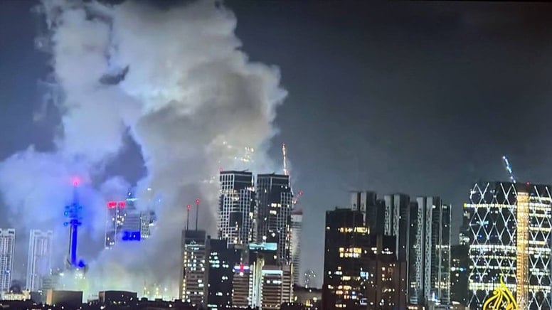 Tel Aviv'e Füze İsabet Etti
