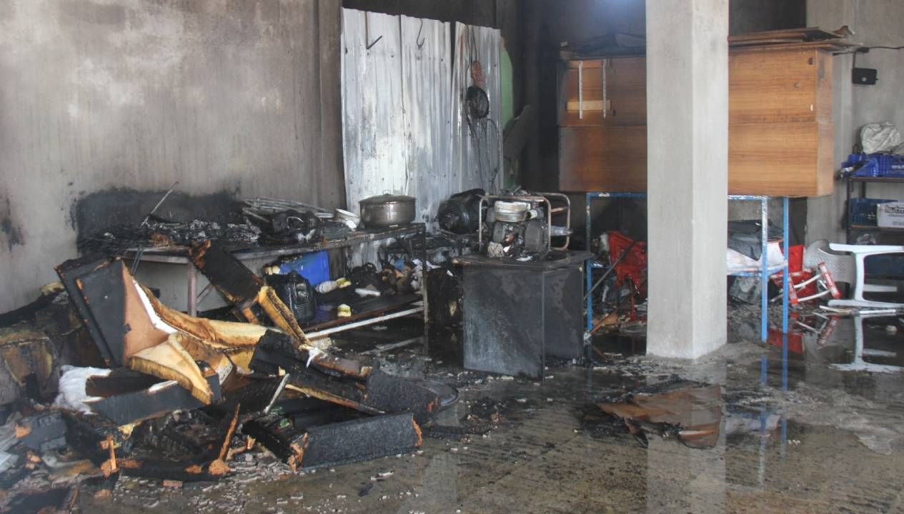 antalyada bir evin deposunda yangin 4jKNfOSE