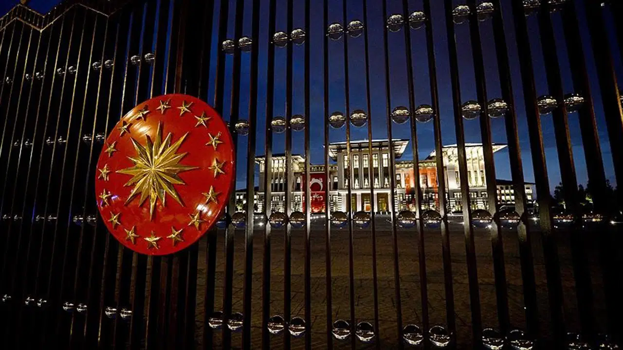 chpli isim ortaya koydu cumhurbaskanligi gunde 2 bin 25 yilda 739 bin 467 asgari ucret harcamis XARppMl7