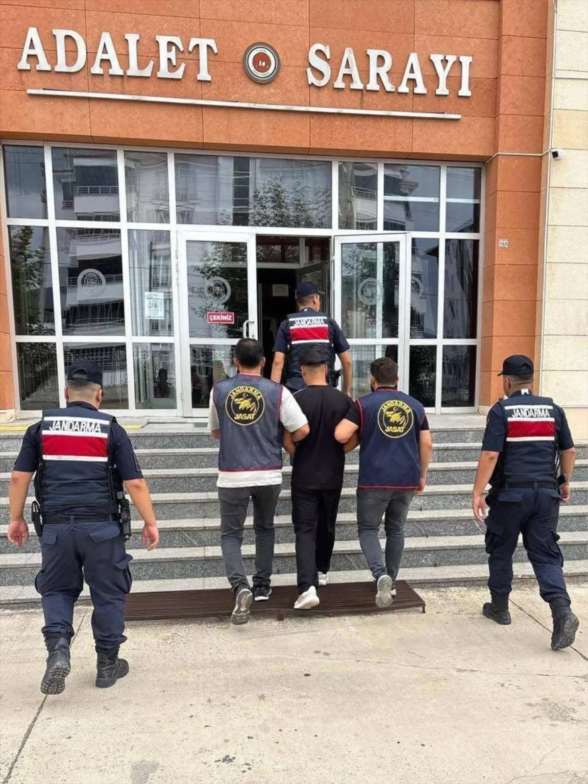 firari hukumlu yakalandi LyQ47MZ9