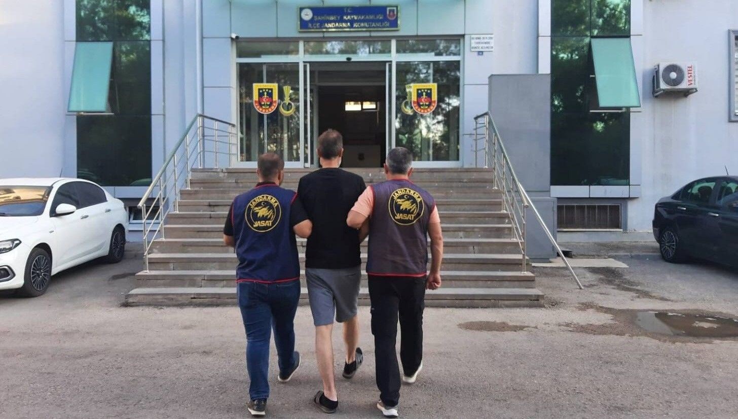 gaziantepte 25 yil cezaylaaraniyordu yakalandi swx2t7eO