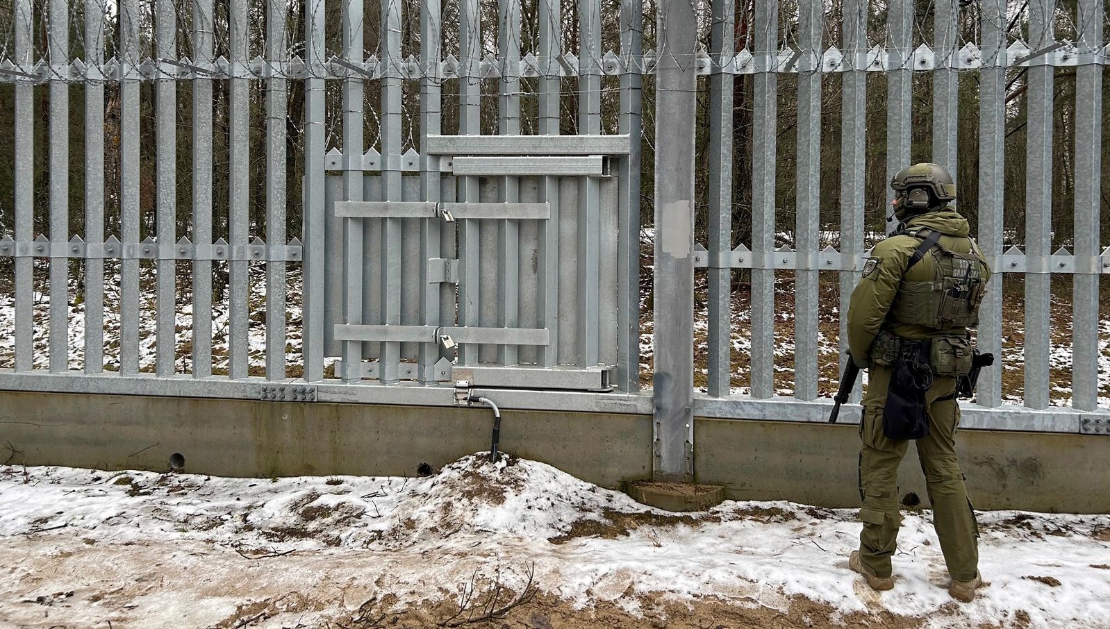 polonyadan belarus ile olan sinir kapilarini kapatma karari YetH8tXN