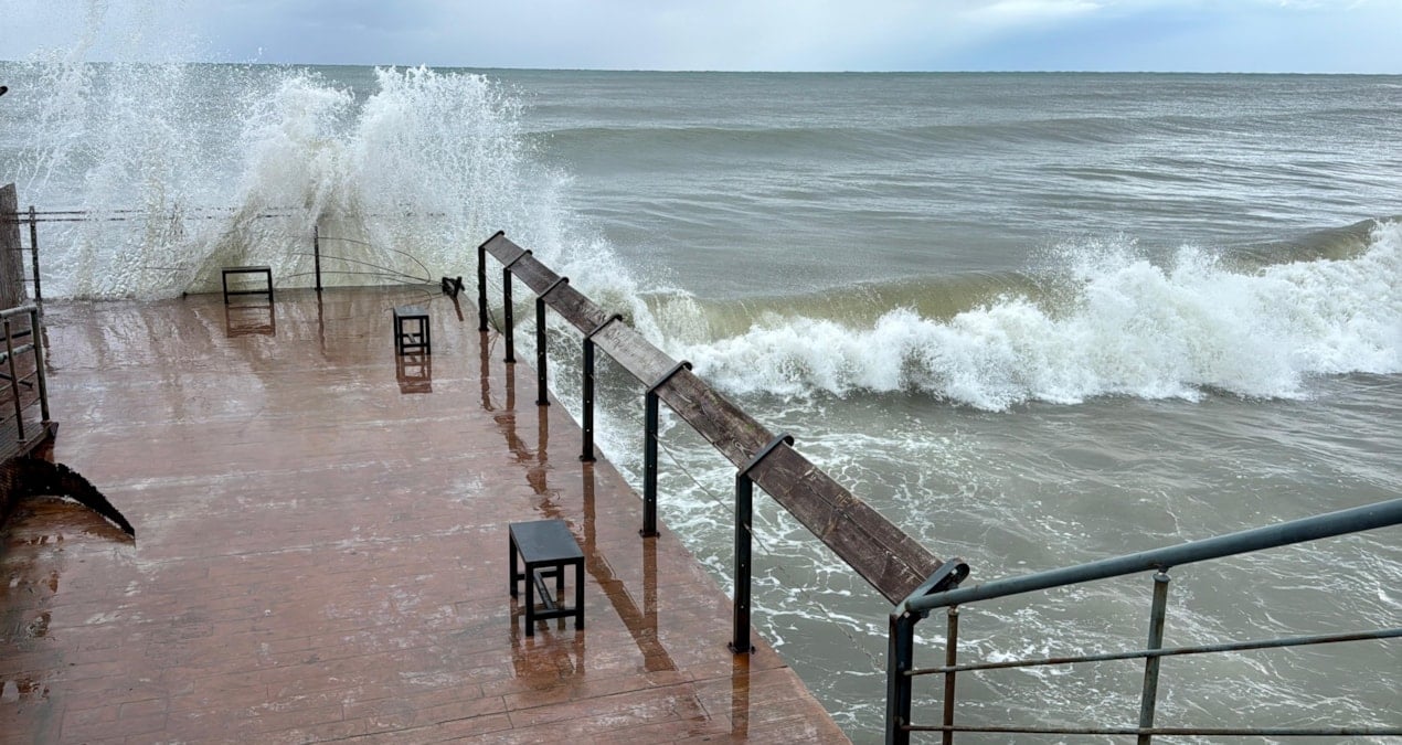 uzmanlardan uyari ustune uyari dalgalarin boyu 5 metreyi asti xAHdGvJZ