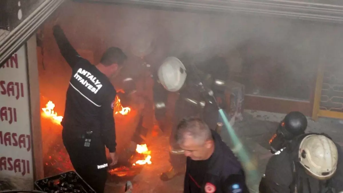 antalyada muzik aletleri magazasinda yangin zVFk7pFr.jpg