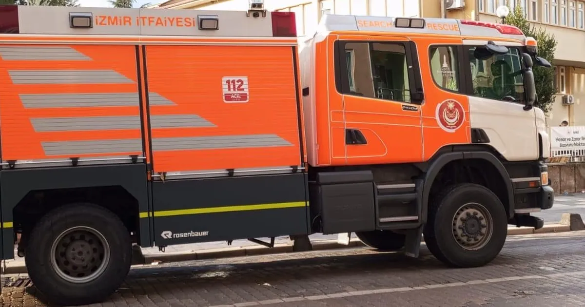 izmir itfaiyesi deprem sonrasi destek icin sindirgida 31A8ISFf.webp