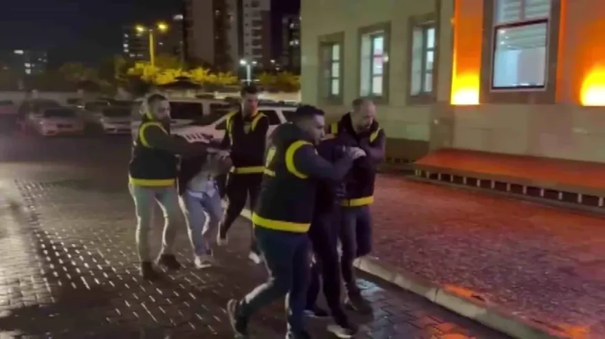 Adana’da Bıçaklı Trafik Kavgası: Baba ve Oğaça Büyük Ceza