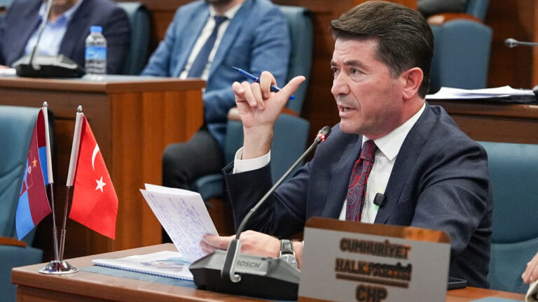 baskan-kaya-aktas-ailesi-ak-partili-belediyelerle-is-yapinca-sutten-cikmis-ak-kasik-mi-XQwgKHJr