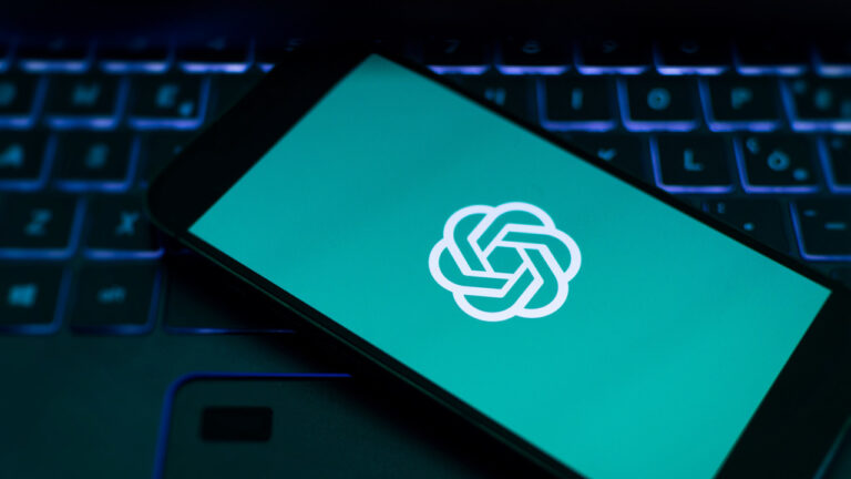 openaiin-yapay-zeka-ajani-yuklu-kendi-telefonunun-detaylari-netlesiyor-fXlYOD9E